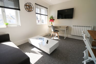 1 bed studio, Cheltenham Place, Mutley plain, Plymouth, PL47DZ - Image 1